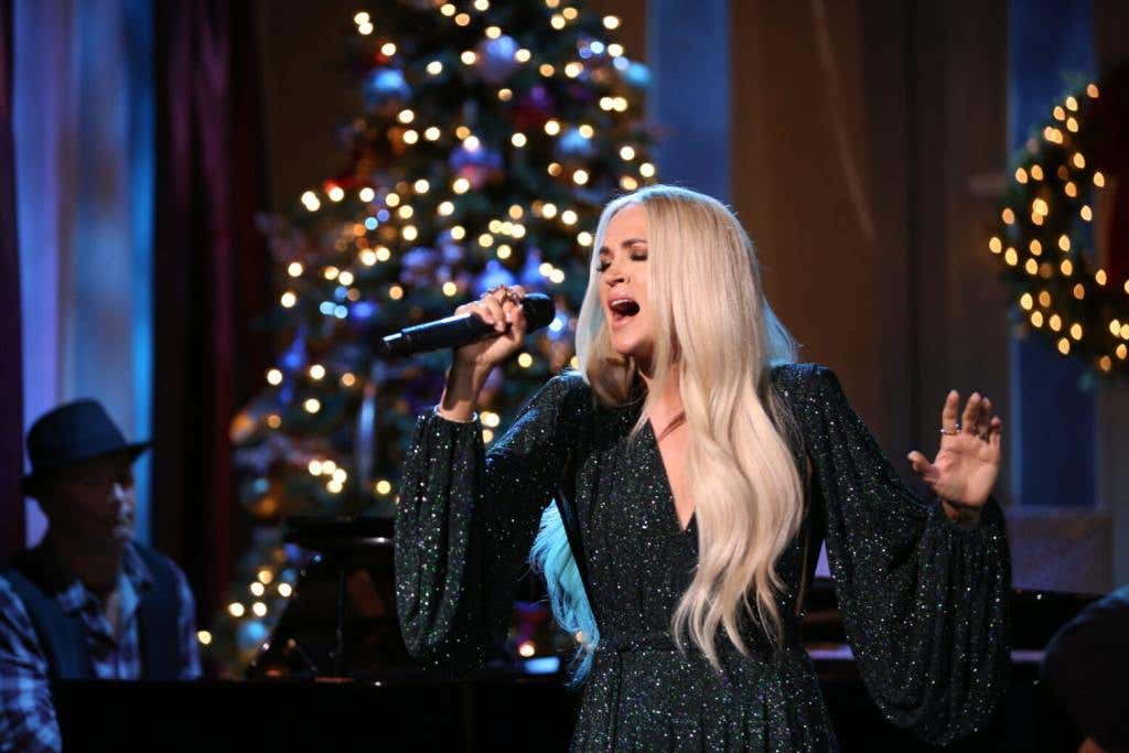 Carrie Underwood To Perform On CMA Country Christmas