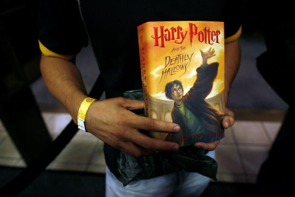 Final "Harry Potter" Book Goes On Sale