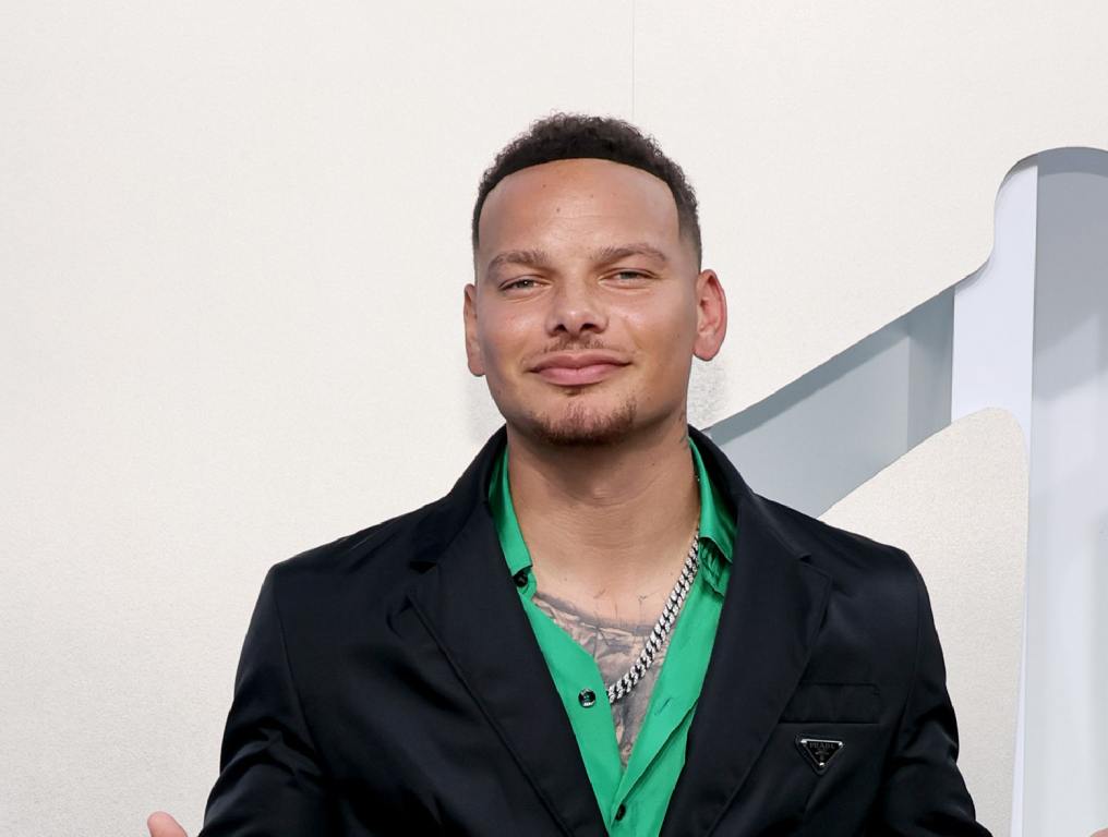 Kane Brown Drives His 2022 GT 500 And Talks Family and Cars