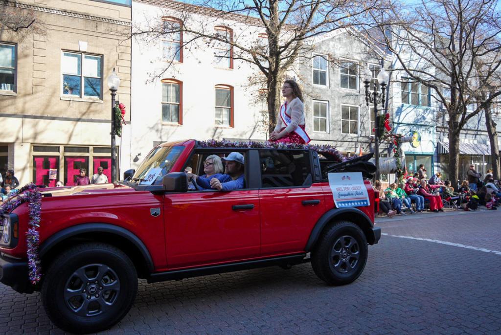 2023 Fayetteville Rotary Christmas Parade